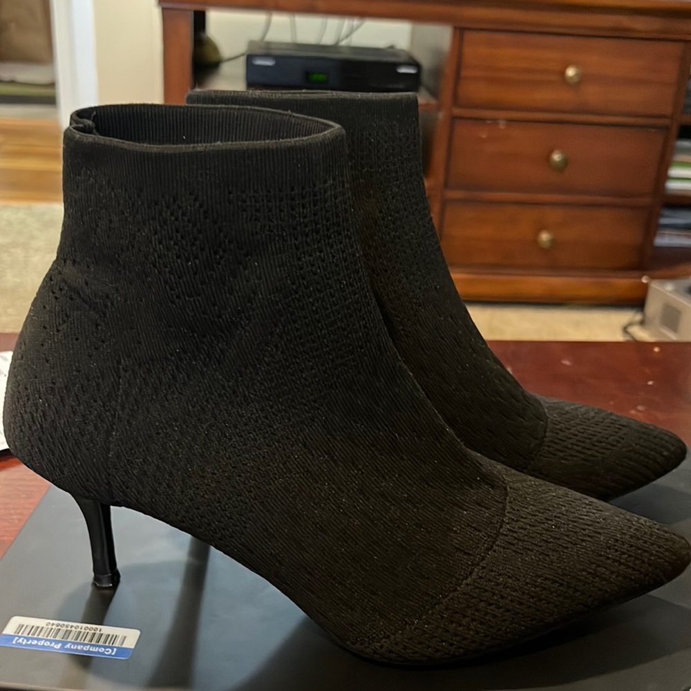 Charles David pull on boots with kitten heel hardly worn